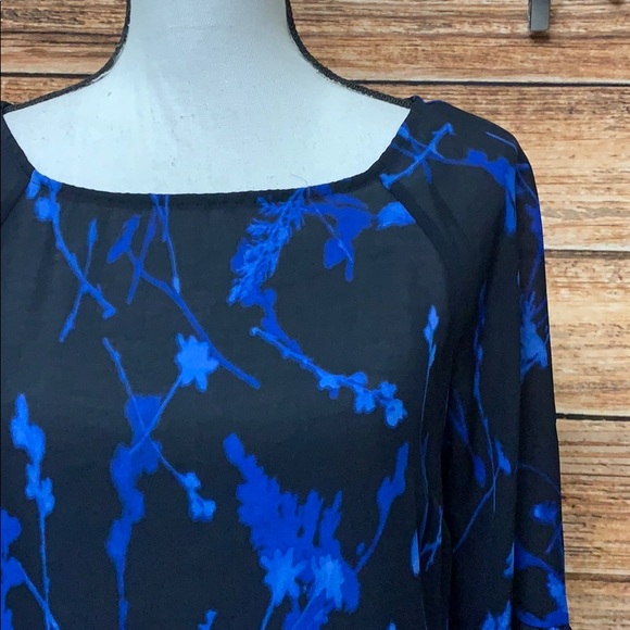 🍄Banana Republic• Blue Floral Bell Sleeve B… - Picture 5 of 5